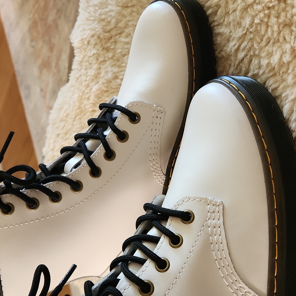 NWOT Dr. Martens Zavala Air Wair White Leather Combat Boots Size 8 π€π€ - Picture 14 of 15